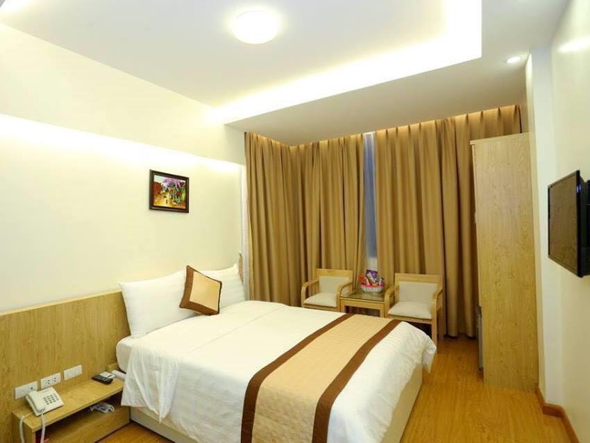 Oyo 210 Saki Hotel Hanoi Buitenkant foto