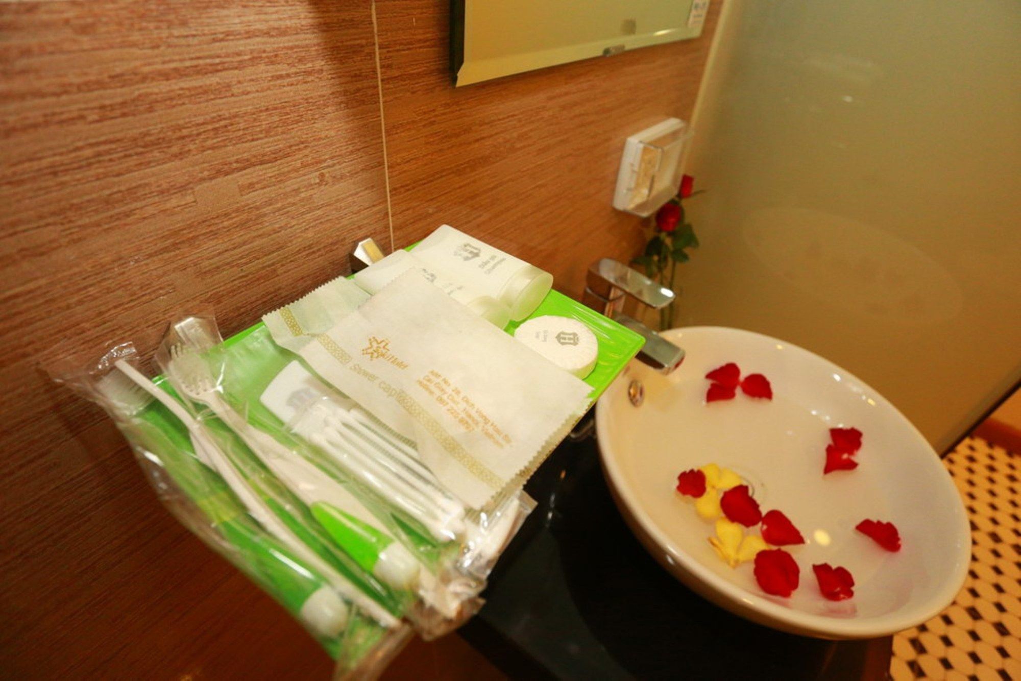 Oyo 210 Saki Hotel Hanoi Buitenkant foto