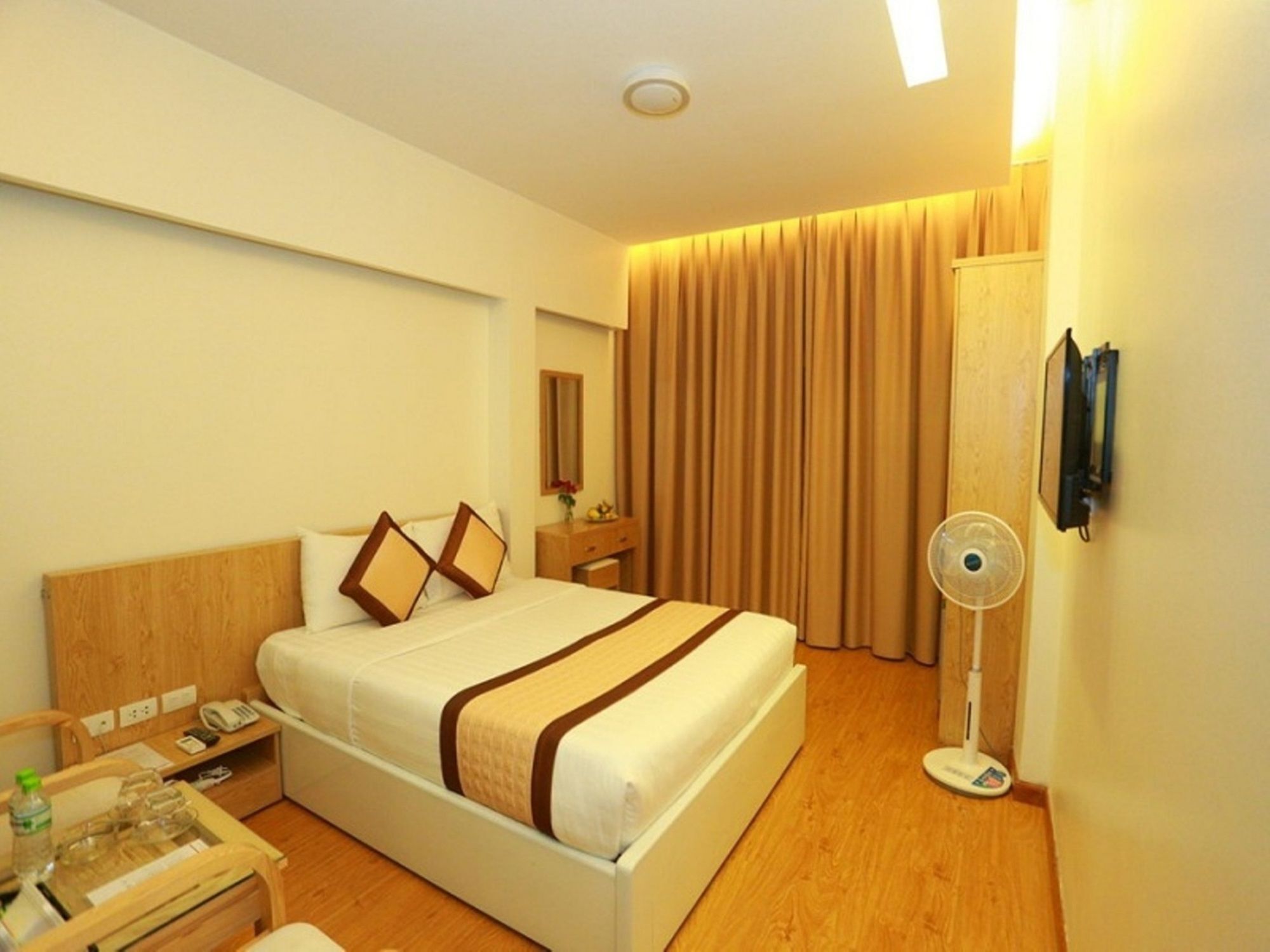 Oyo 210 Saki Hotel Hanoi Buitenkant foto