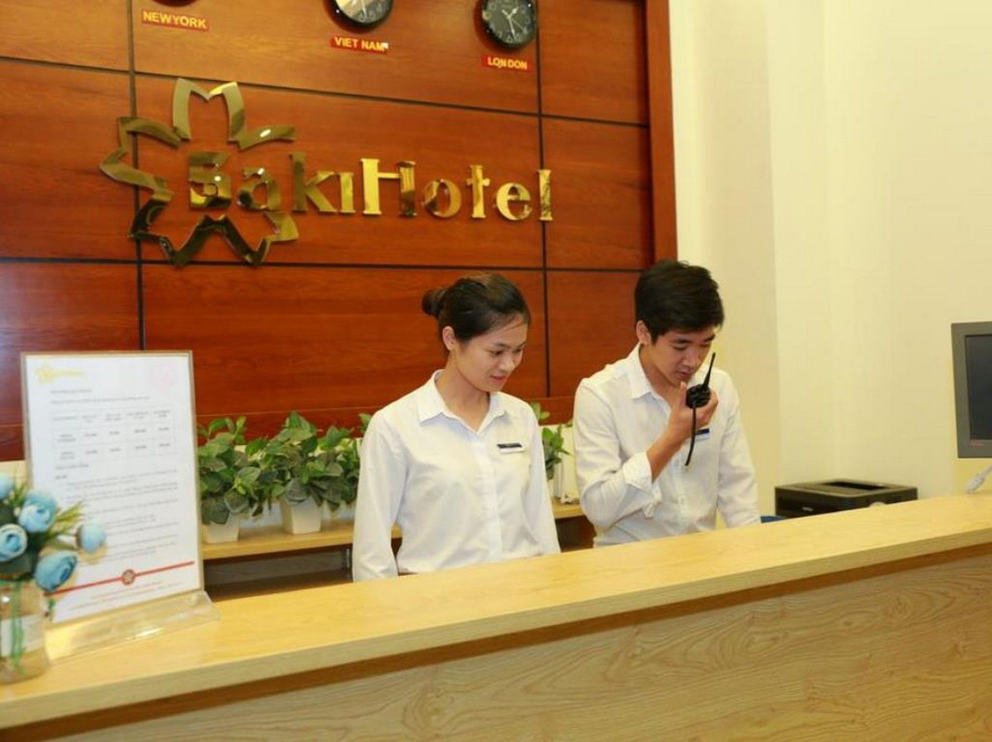 Oyo 210 Saki Hotel Hanoi Buitenkant foto