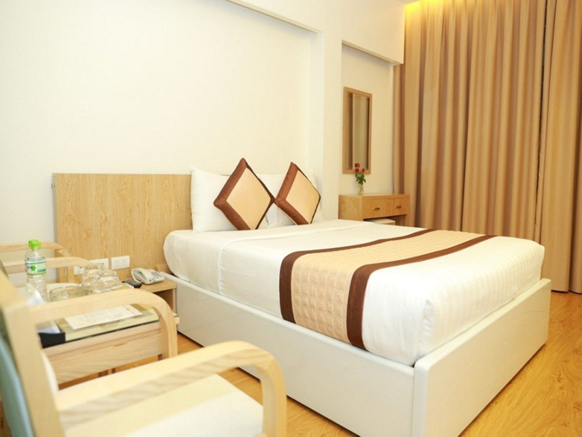 Oyo 210 Saki Hotel Hanoi Buitenkant foto