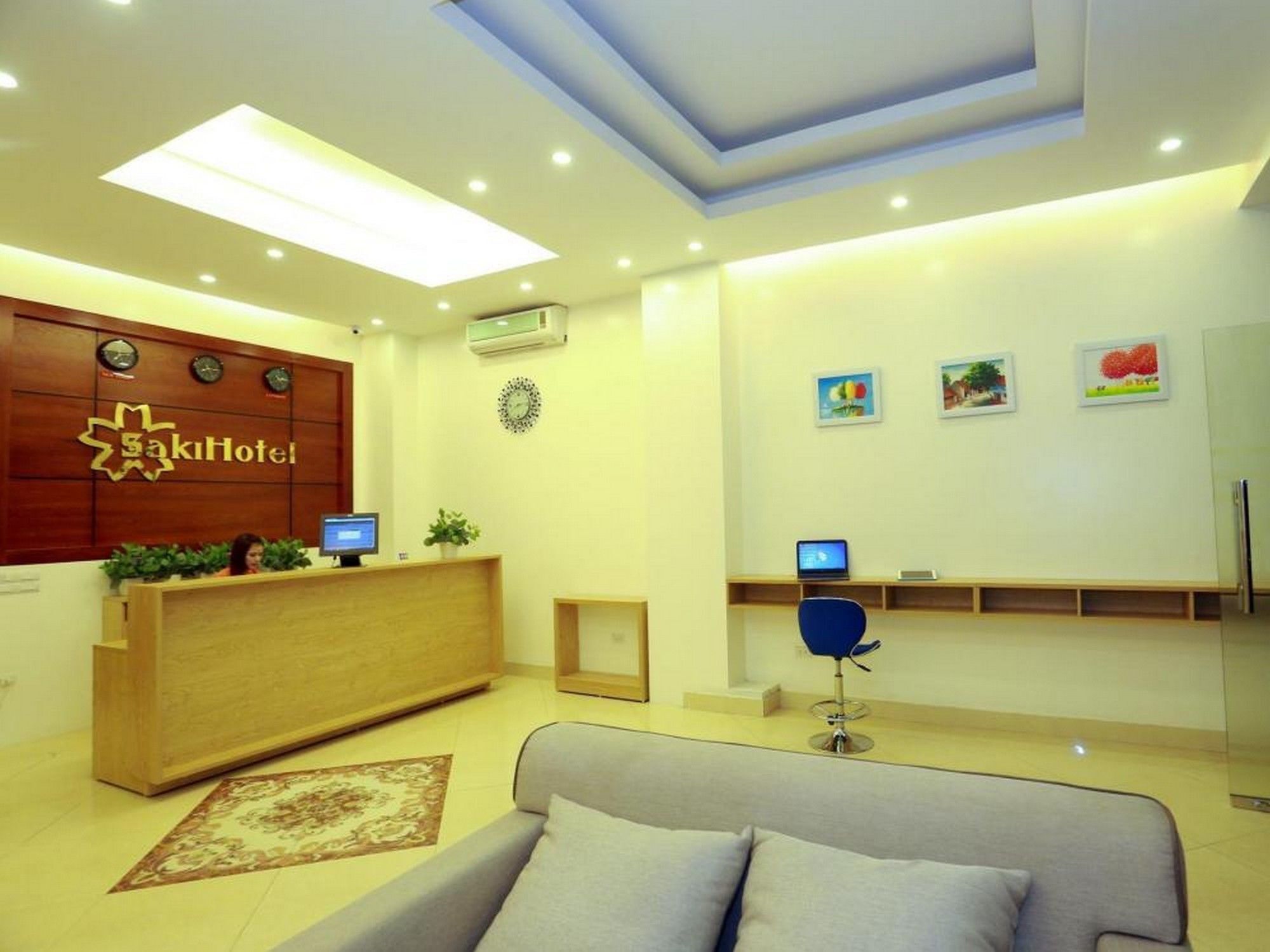 Oyo 210 Saki Hotel Hanoi Buitenkant foto