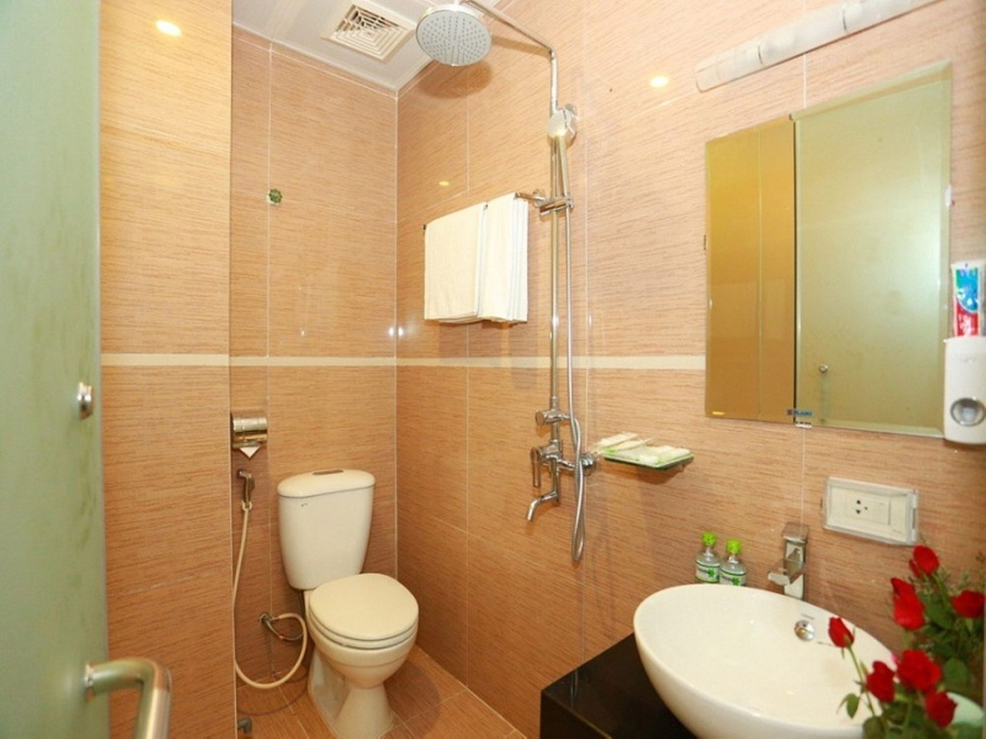 Oyo 210 Saki Hotel Hanoi Buitenkant foto